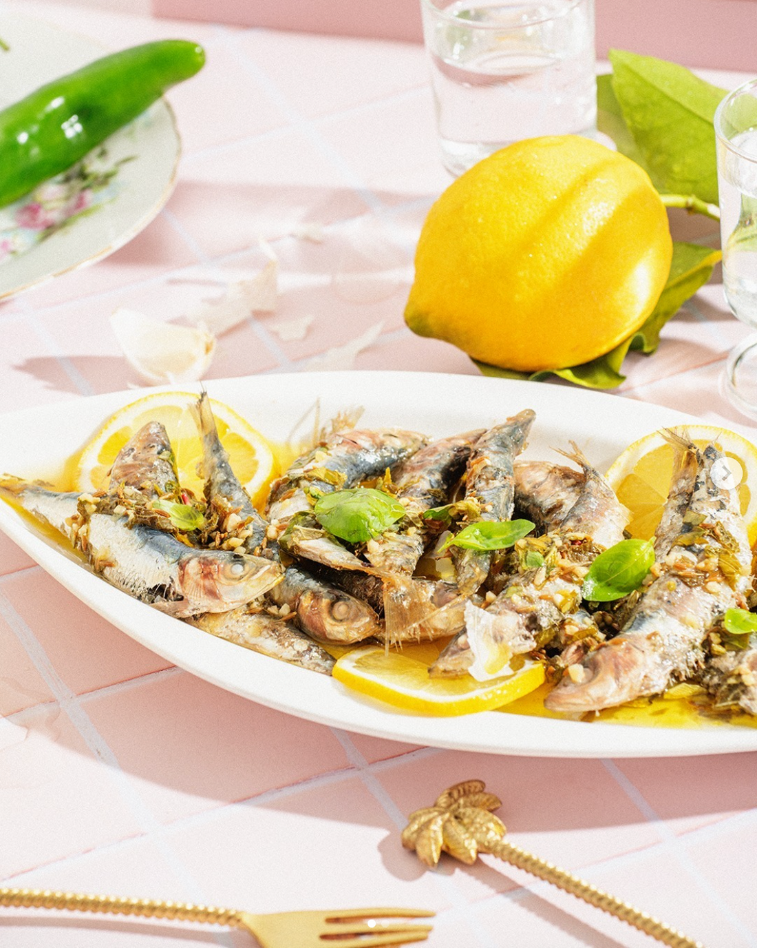 Sardines grillées à la sauce verte pimentée : une explosion de saveurs estivales !